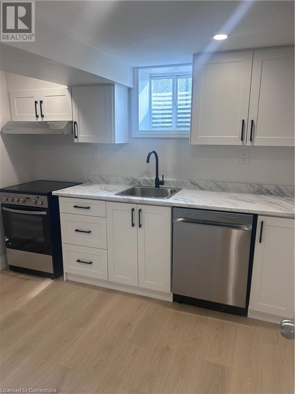 Photo du bâtiment - 74 St Clair Ave