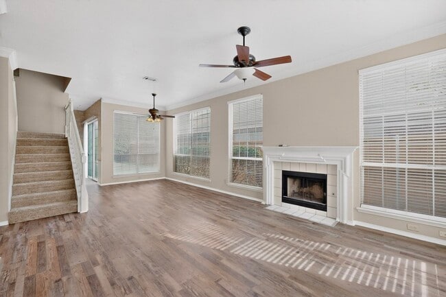 Foto del edificio - 636 Raintree Cir