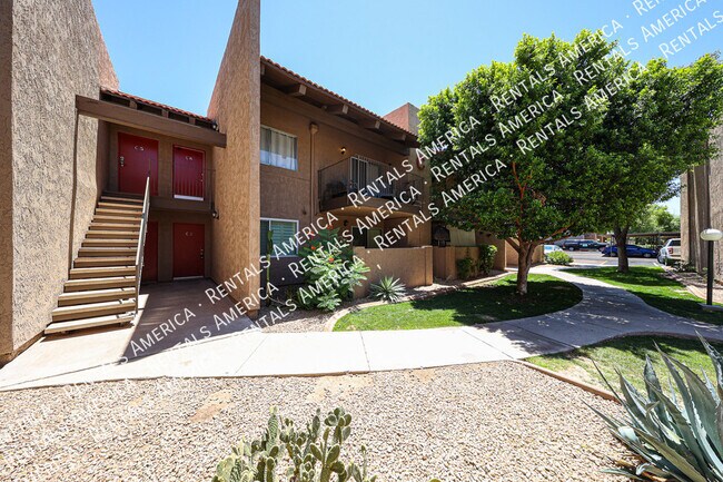 Building Photo - 5525 E Thomas Rd
