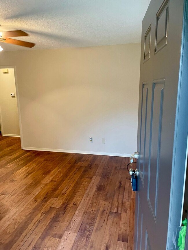 Foto del edificio - 3823 Ethel