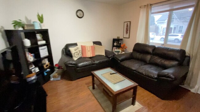 Photo du bâtiment - 1 Bed 1 Bath Unit