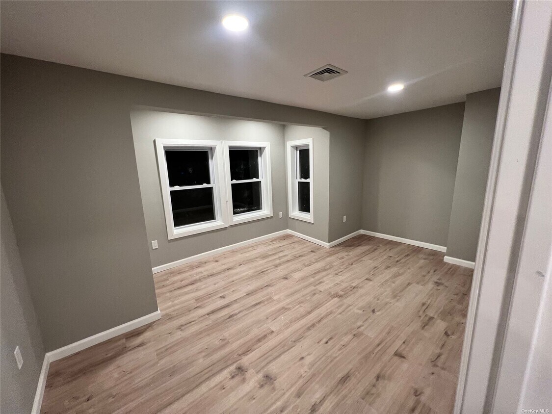 99 S Hamilton St, Poughkeepsie, NY 12601 Room for Rent in