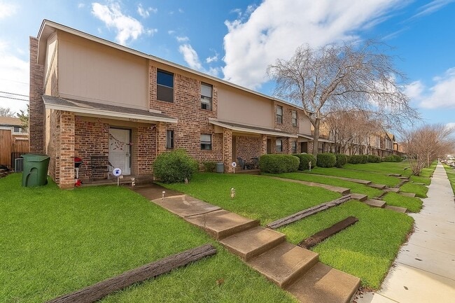 Photo - 1024 Southmoor Dr Apartment