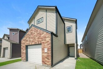 Building Photo - 15234 Estrella Rd W