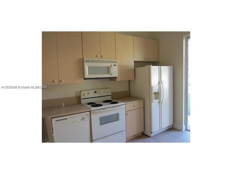 Foto del edificio - 982 NE 37th Pl