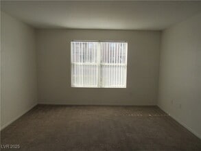 Building Photo - 8101 W Flamingo Rd