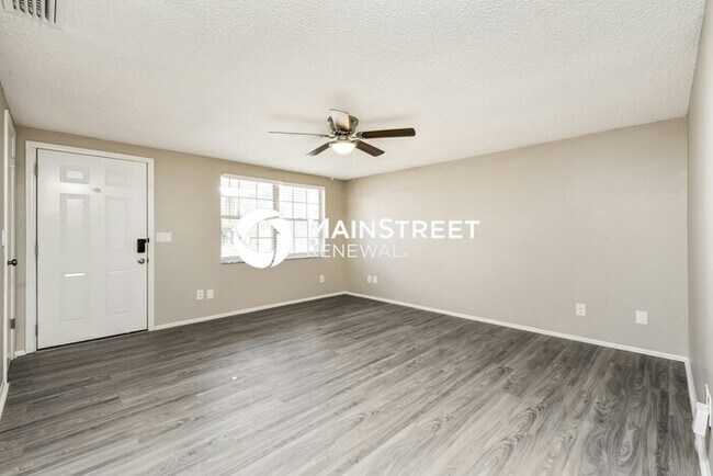 Building Photo - 3 Bedroom Pet-Friendly Home in SARASOTA, FL with Main Street Renewal