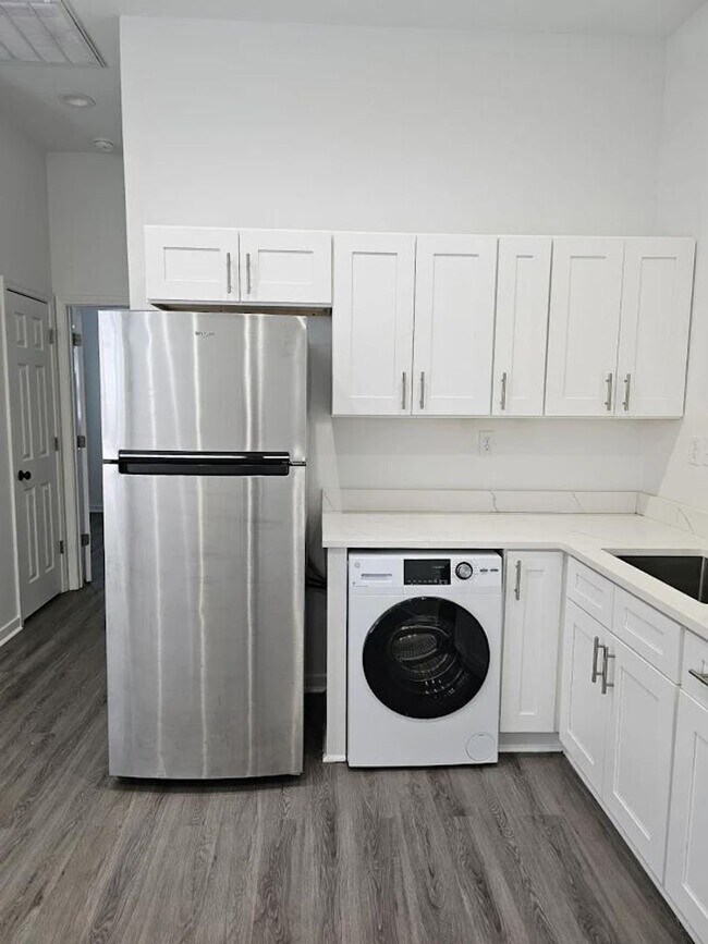 Foto del edificio - 214 S Park St