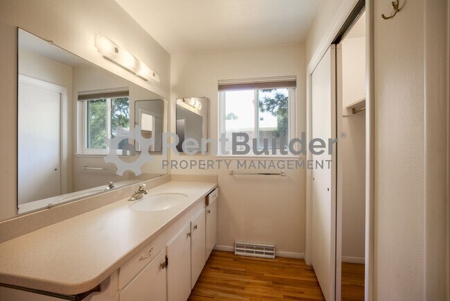 Foto del edificio - CALL US TODAY AT (505) 808-6467 TO SCHEDULE A CONVENIENT SHOWING