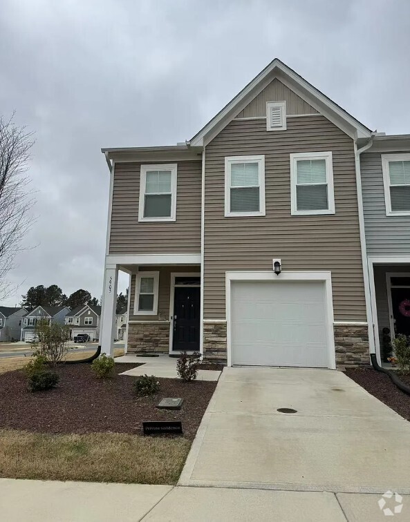 Building Photo - 5905 Woodlawn Dr