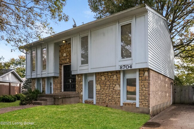 Building Photo - 8704 4 Oaks Ct