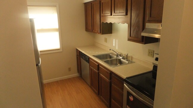 Kitchen 1 - 607 W North St