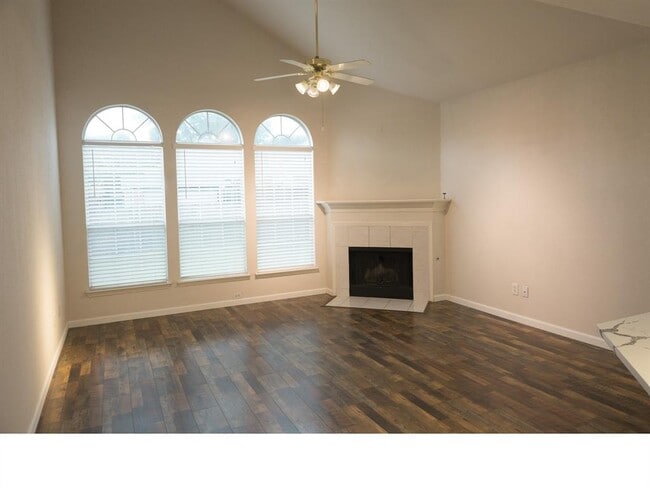 Building Photo - 4325 Palmdale Dr
