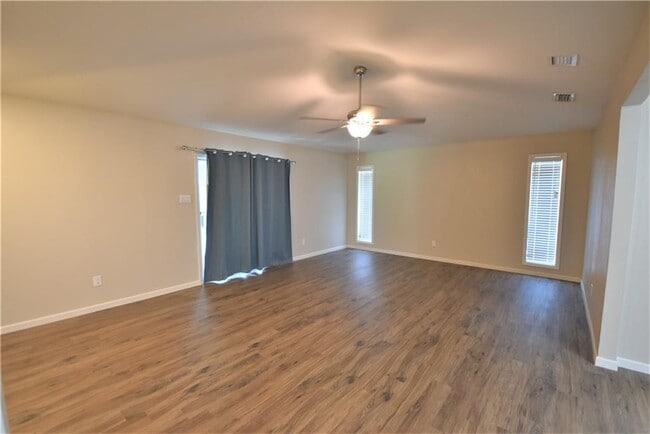 Building Photo - 208 Terlingua Dr