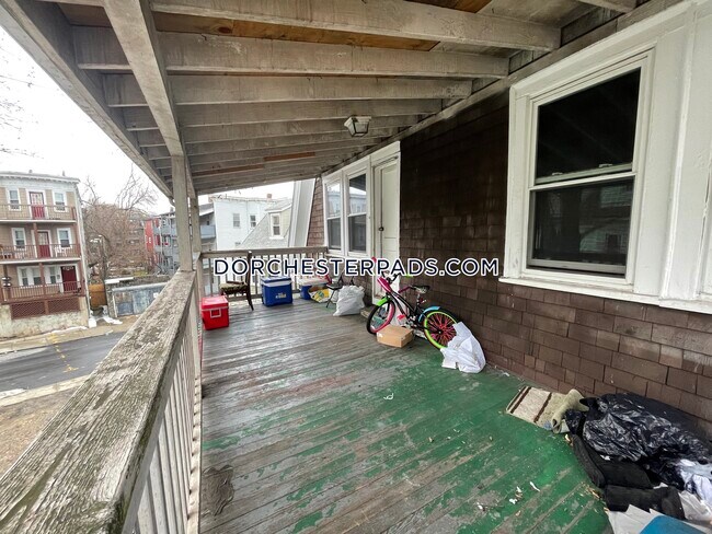 Building Photo - 349 Seaver St