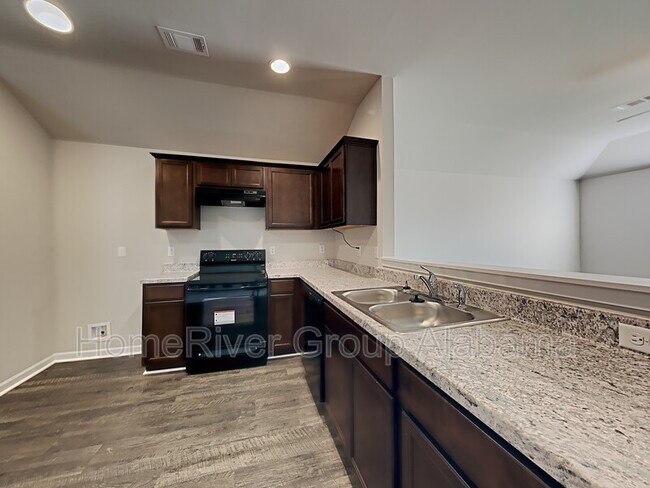 Building Photo - 16366 Creek Dr