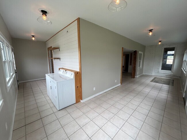 Foto del edificio - 4 Bedroom 2 Bathroom