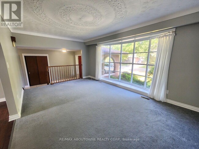 Building Photo - 64 Adel Dr