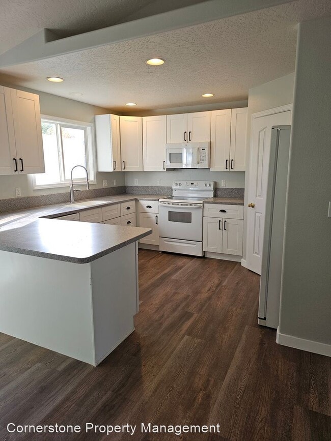 Building Photo - 3 br, 2 bath House - 3328 S Malad Dr
