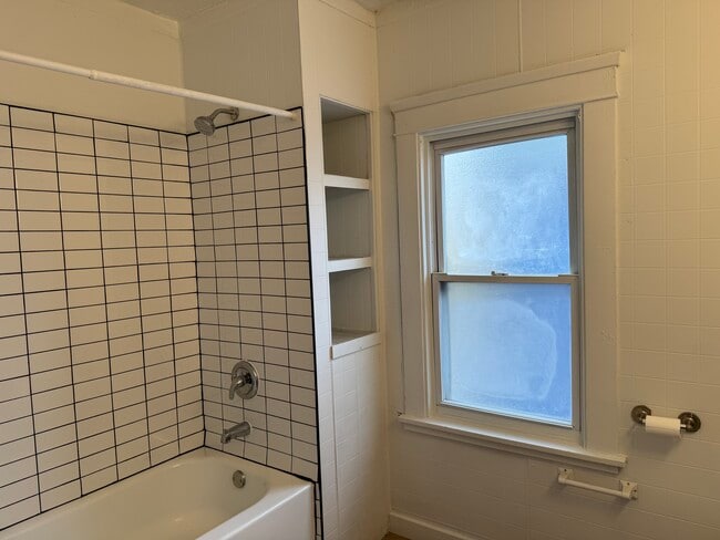 Foto del edificio - 12509 Maple Ave