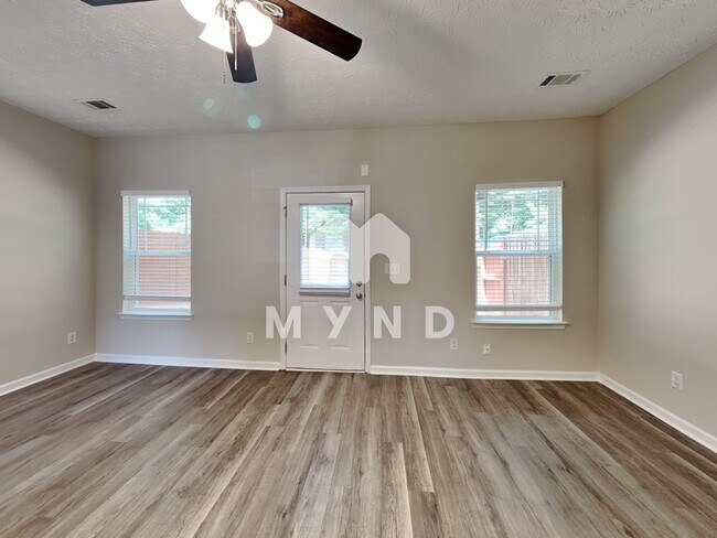 Building Photo - 6321 Ellenwood Dr