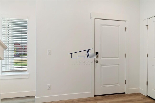 Foto del edificio - 1781 N 300 E St