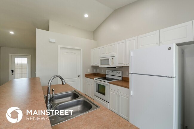 Building Photo - 2428 NE 1st Ave