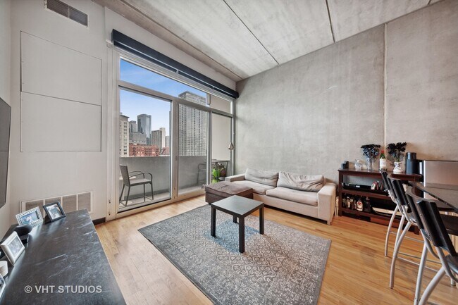 Foto del edificio - 630 N Franklin St