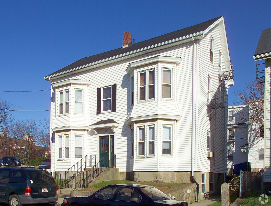 Building Photo - 306 Bank St