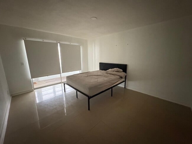 Building Photo - 215 SE 3rd Ave