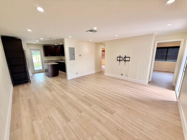 Building Photo - 1941 NE 51st Ct