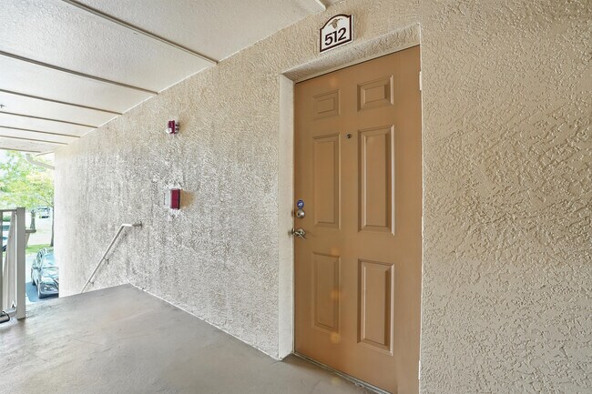 Foto del edificio - 8255 Ibis Club Dr