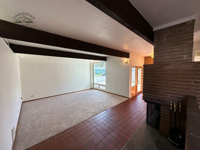 Building Photo - Mid-Century Modern 3-bedroom 2 bathrooms l...