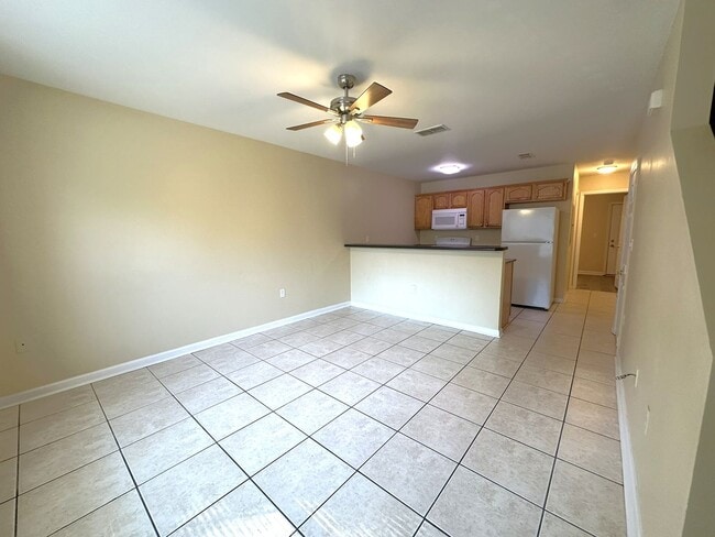 Building Photo - AWESOME 3/3 with No Carpet, Large Bedrooms, & More! $1300/month Avail Now!