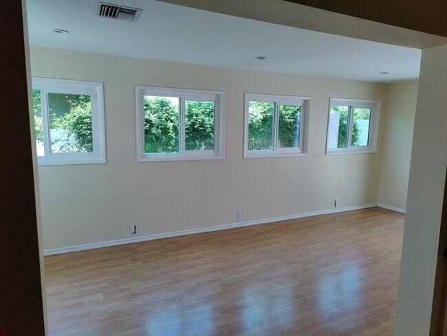 Building Photo - 12829 Jolette Ave