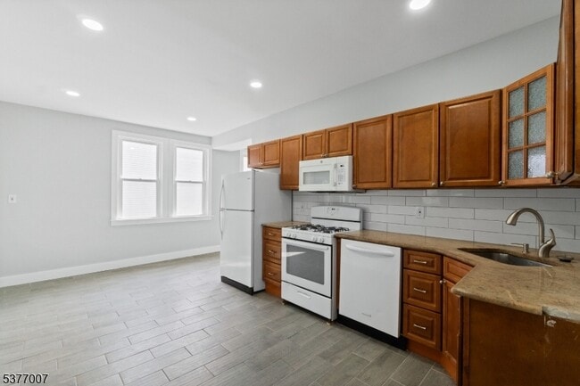 Foto del edificio - 114 Littleton Ave