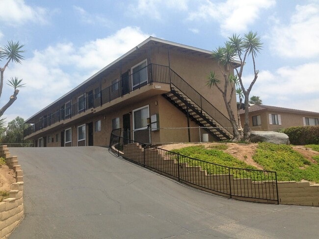 Foto del edificio - 5245 Tyler St