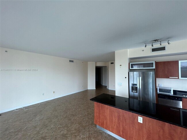 Foto del edificio - 3131 NE 188th St