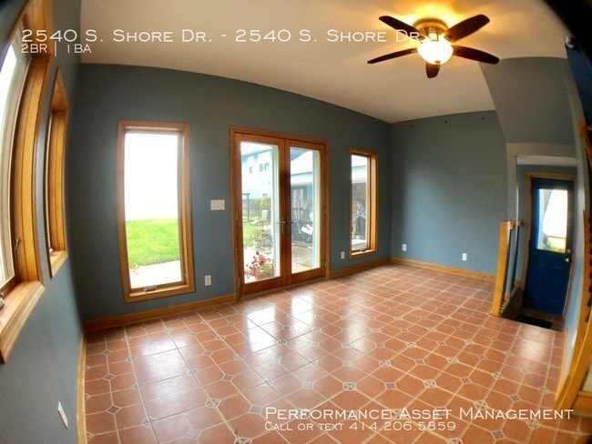 Building Photo - 2540 S Shore Dr