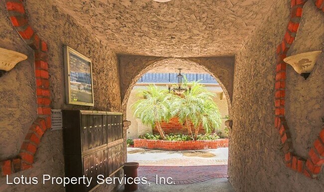 Building Photo - 7120 Rosemead Blvd