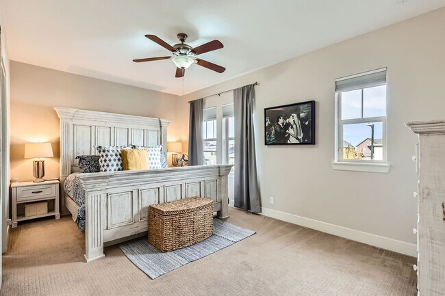 Foto del edificio - Gorgeous 4-bedroom, 3.5-bath home in Stapleton’s highly sought-after Willow Park East neighborhood!