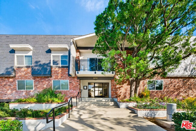 Building Photo - 5252 Coldwater Canyon Ave