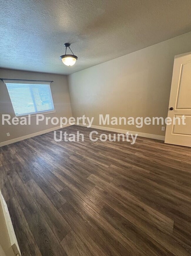 Building Photo - 2083 N Raspberry Dr