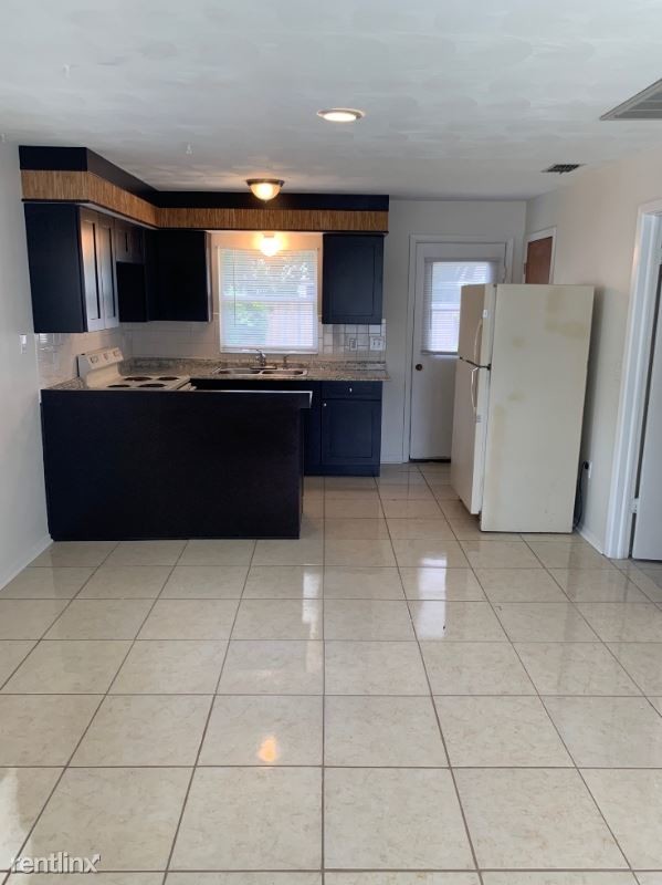 Building Photo - 1 br, 1 bath Apartment - 6923 Julia Ct