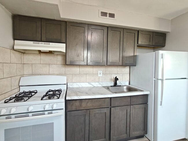 Photo - 7108 Oxford Ave Apartment