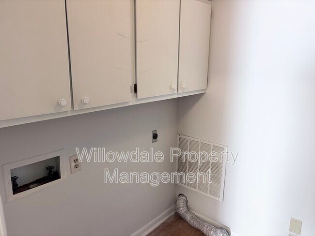 Foto del edificio - 2100 Spring Forest Rd