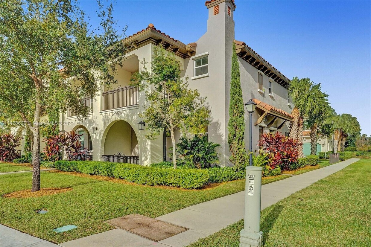 Primary Photo - 4017 Cascada Cir