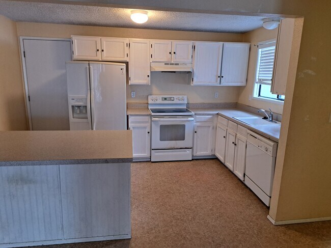 Building Photo - 1828 3rd St SW