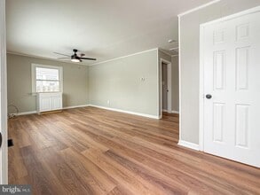 Building Photo - 17 Gene Ave