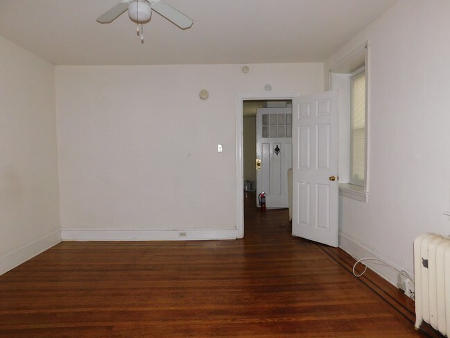 Building Photo - 640 Poplar St